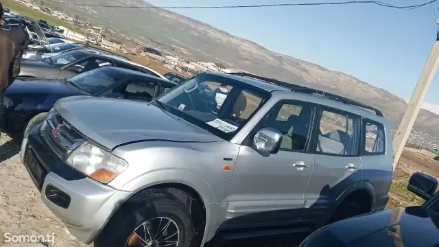 Mitsubishi Pajero 2000 · 3.5 AT