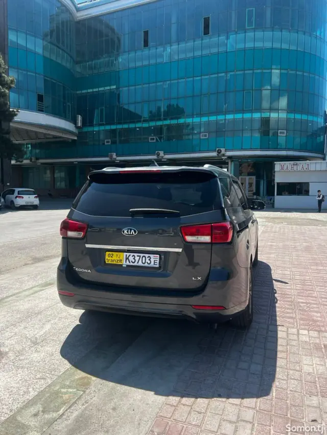 Kia Carnival 2015 · 3.3 AT