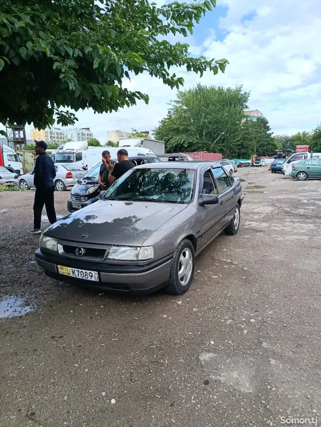 Opel Vectra A 1991 · 1.6 MT