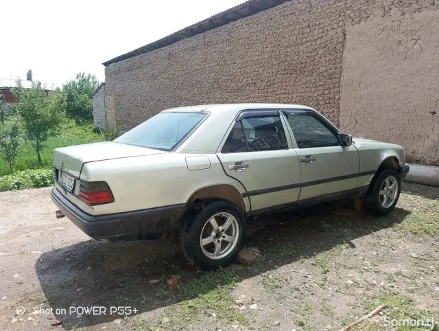 Mercedes-Benz W124 1987 · 1.8 MT