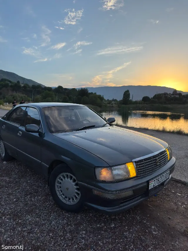 Toyota Crown 1995 · 2.5 AT