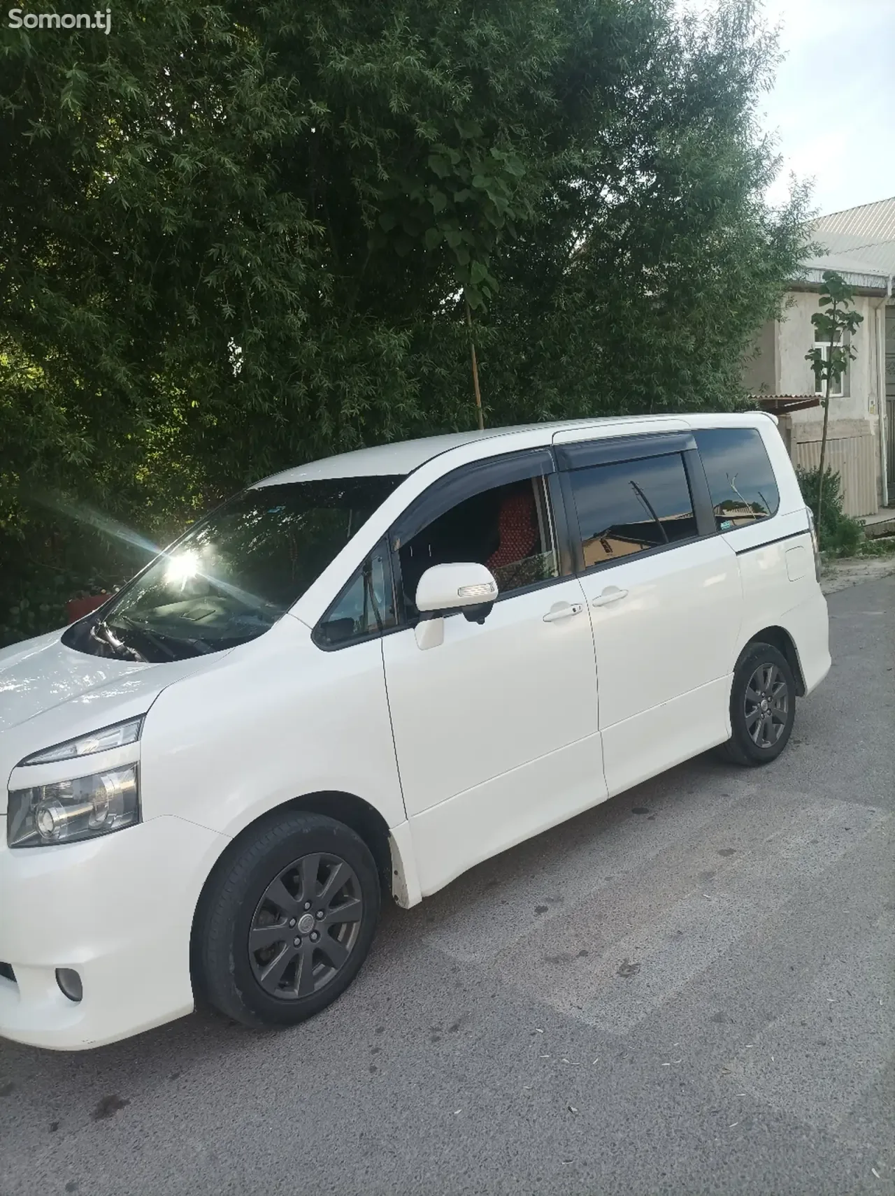 Toyota Voxy 2007 · 2.0 AT