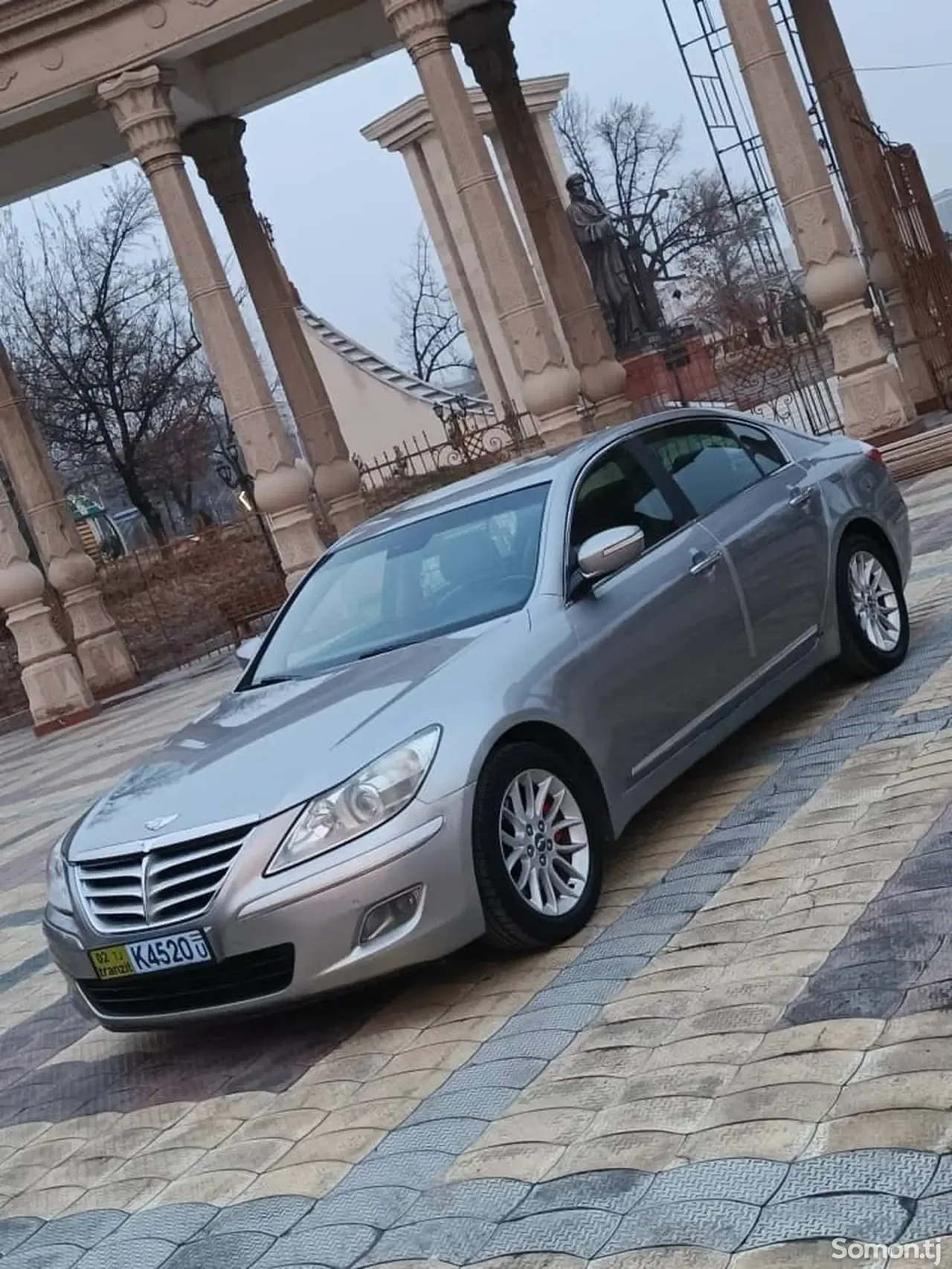 Hyundai Genesis 2010 · 3.0 AT