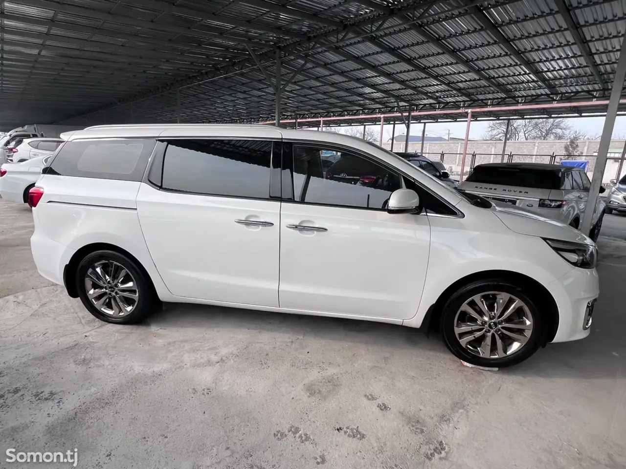 Kia Carnival 2014 · 2.2 AT