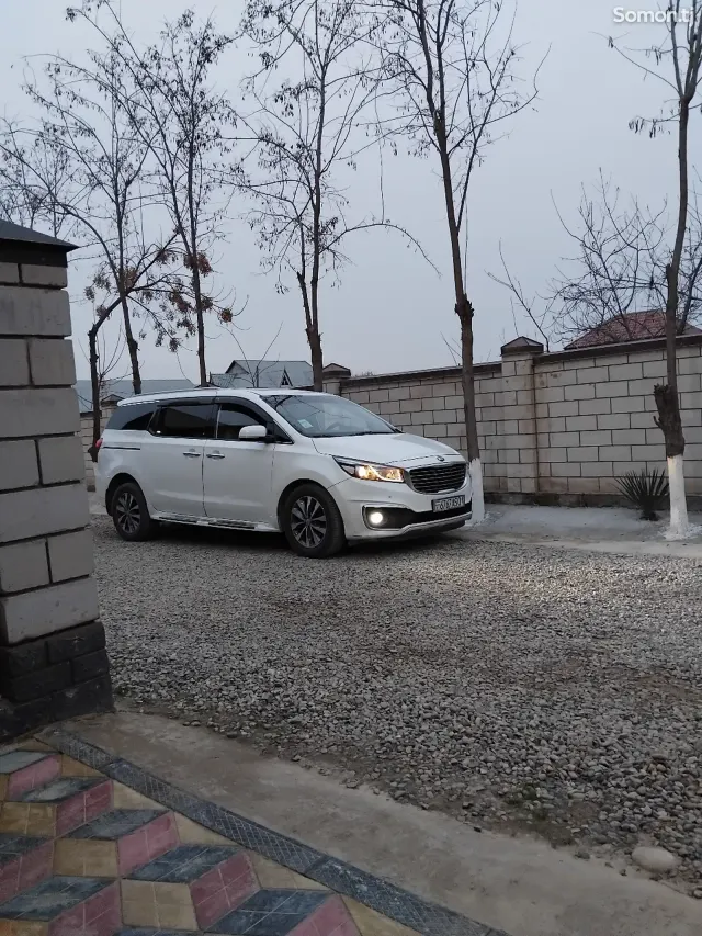 Kia Carnival 2016 · 2.0 AT