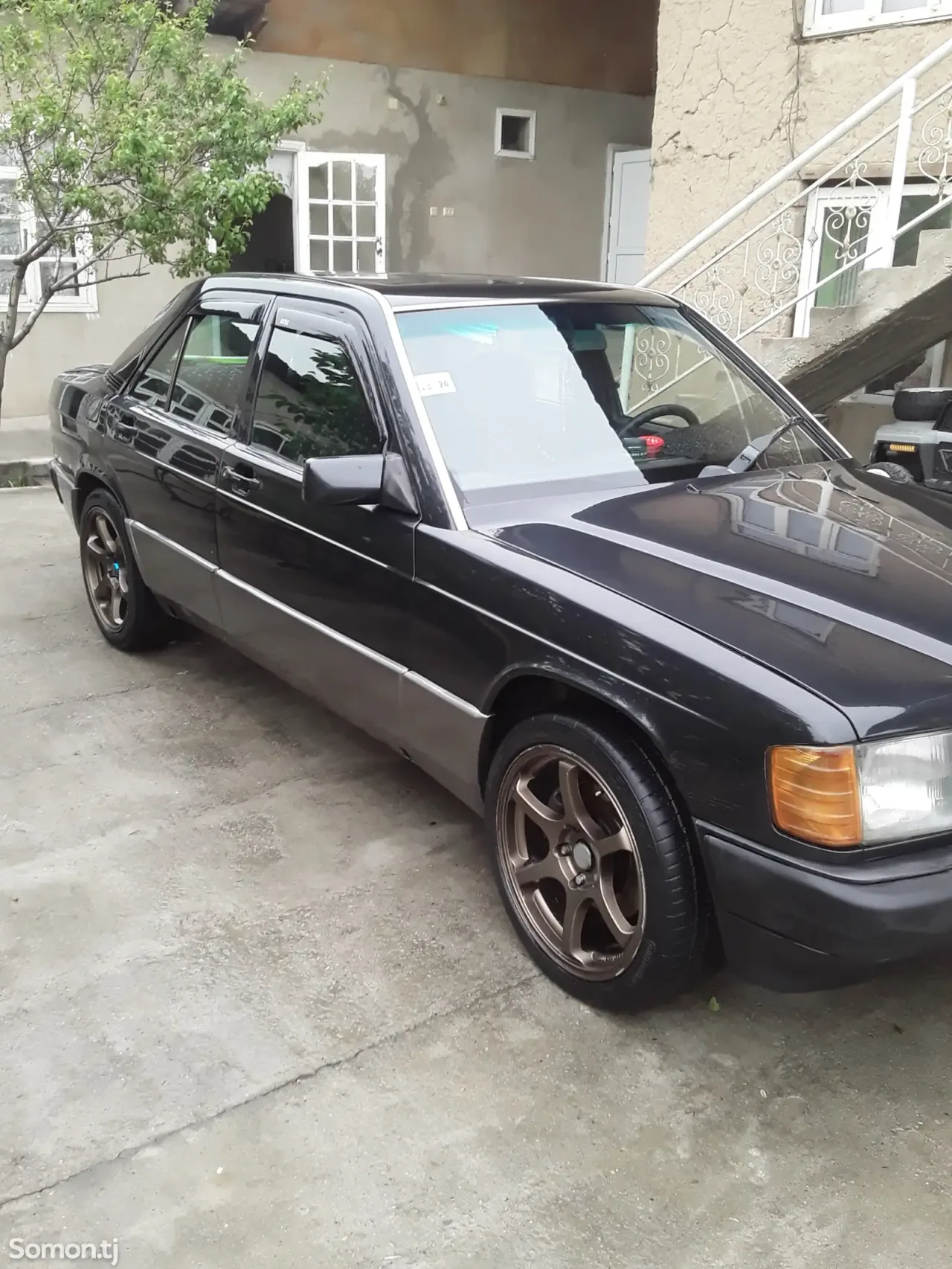 Mercedes-Benz W201 1990 · 2.0 MT