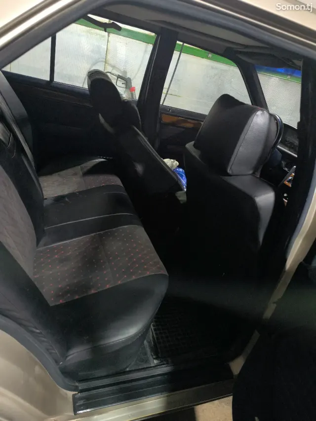Mercedes-Benz W124 1992 · 2.5 MT