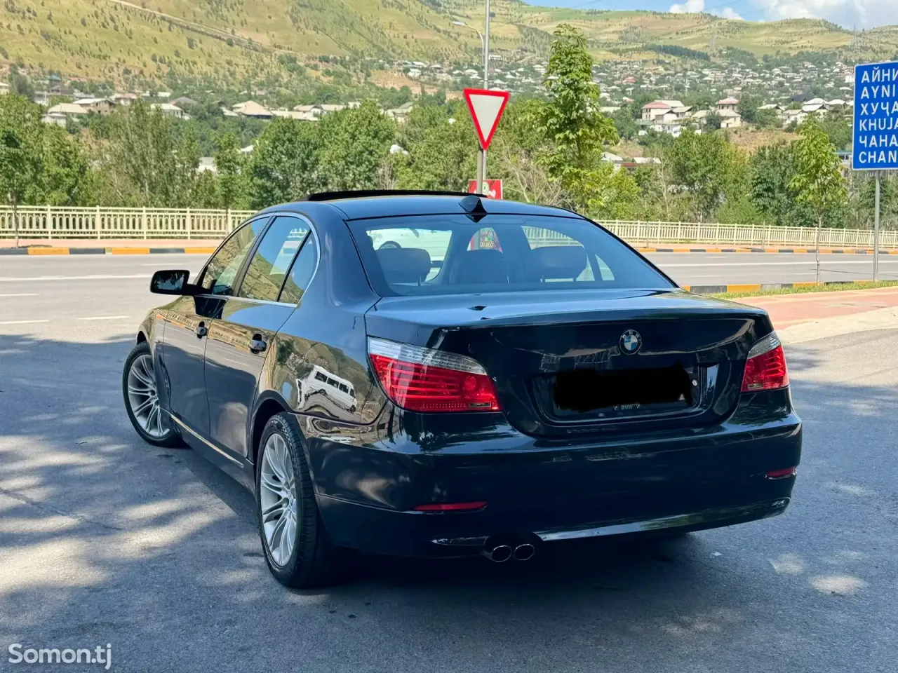 BMW 5 series 2010 · 2.5 AT