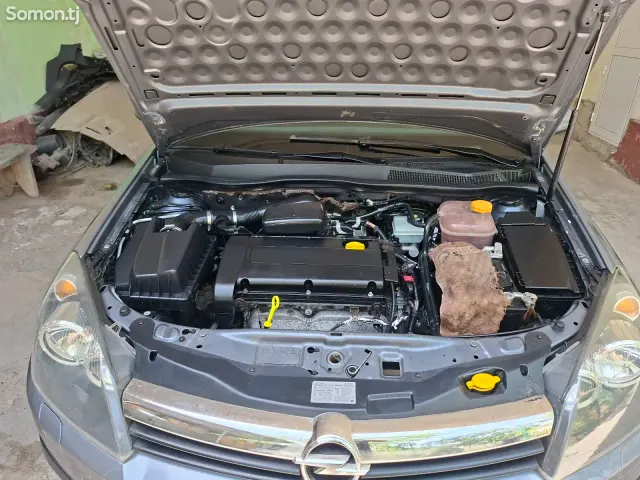 Opel Astra H 2006 · 1.6 MT