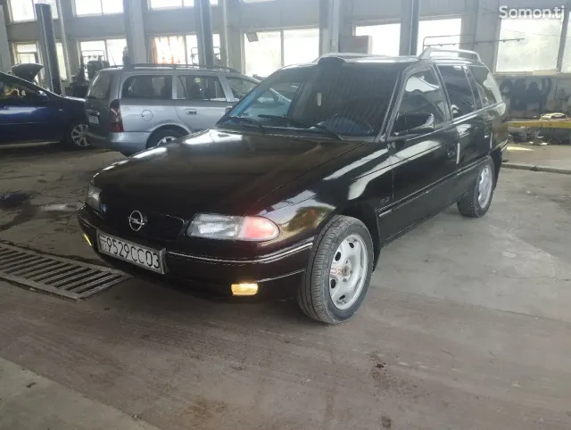 Opel Astra F 1994 · 1.6 MT