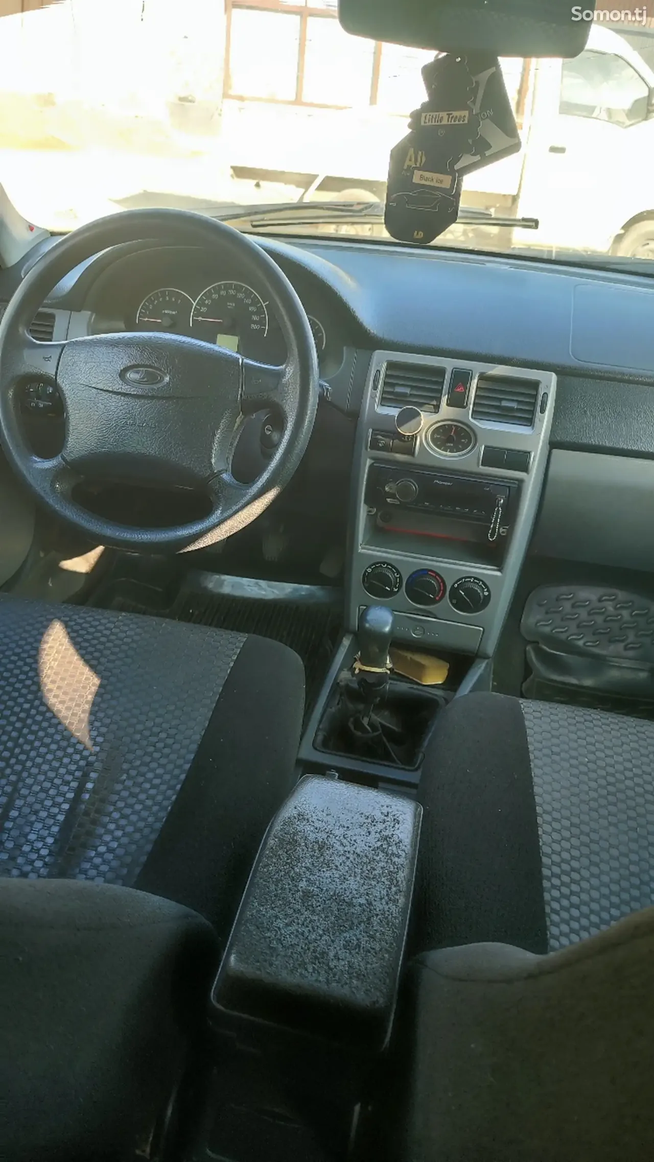 Lada (ВАЗ) Priora 2010 · 1.6 MT