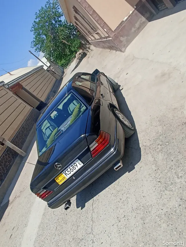 Mercedes-Benz W124 1991 · 2.0 MT