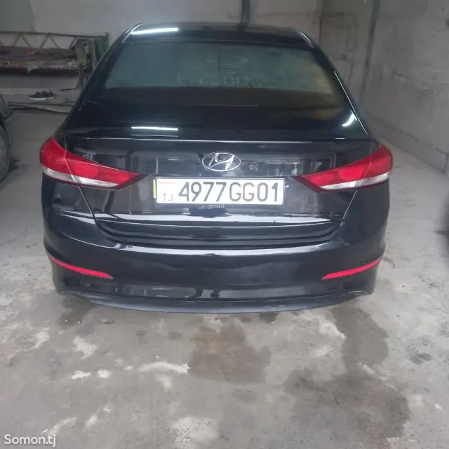 Hyundai Elantra 2018 · 1.8 AT