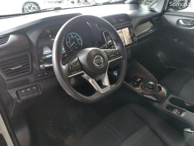 Nissan Leaf 2020 · AT