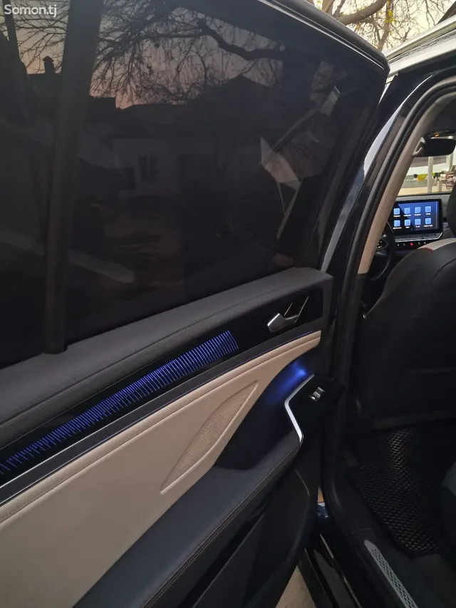 Volkswagen ID.6 2022 · AT
