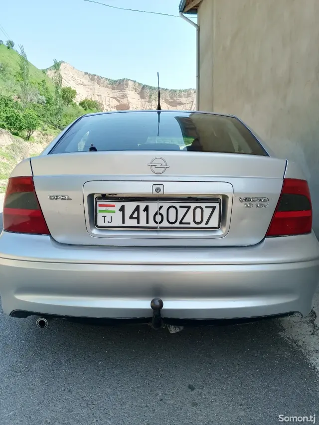Opel Vectra B 2000 · 1.6 MT