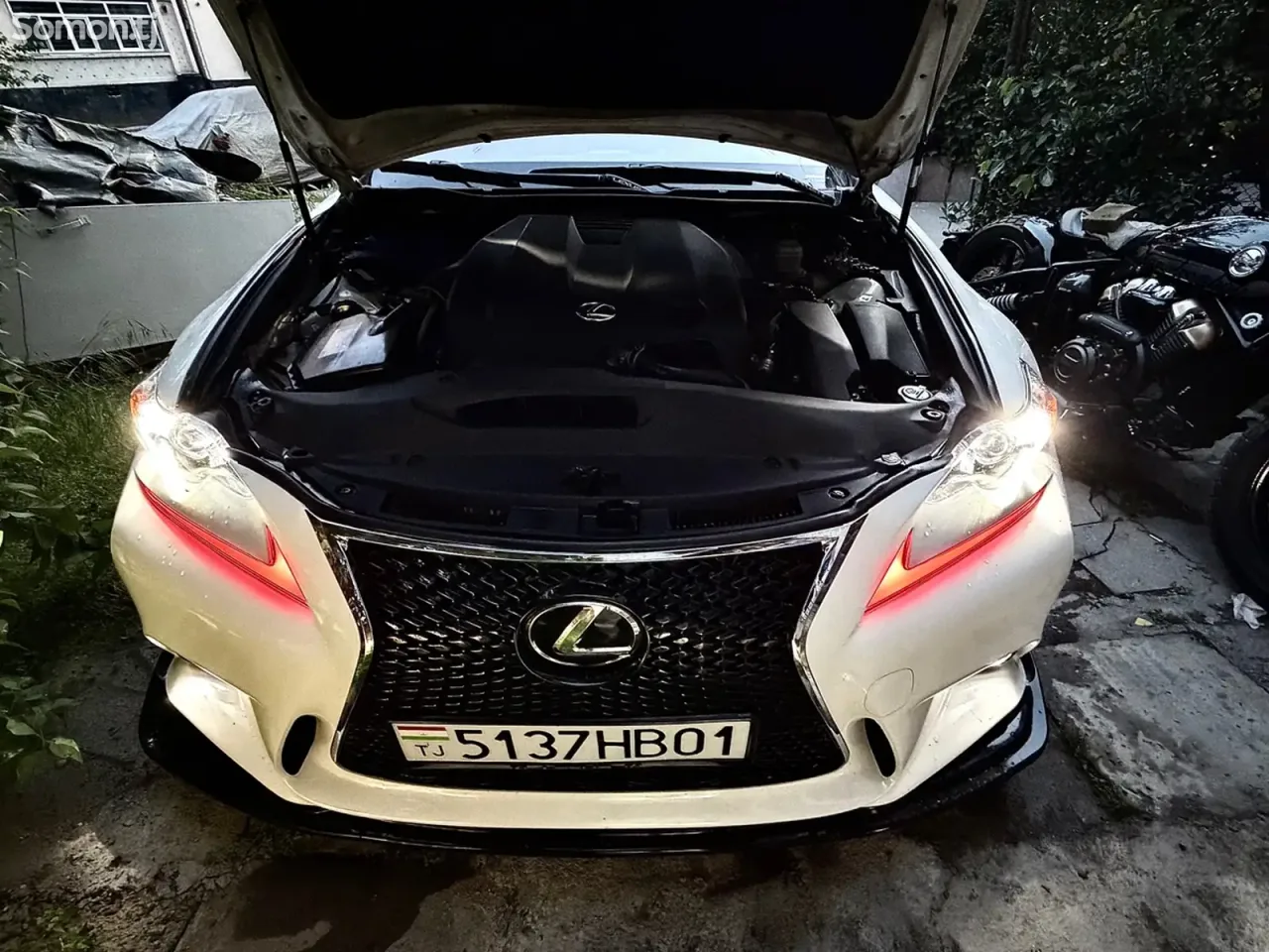 Lexus IS series 2015 · 2.5 AT