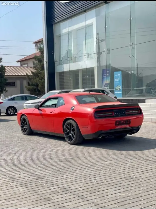 Dodge Challenger 2017 · 5.7 AT