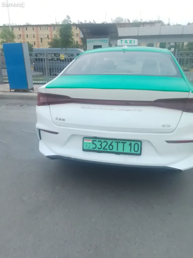 BYD E2 2020 · 2.0 AT
