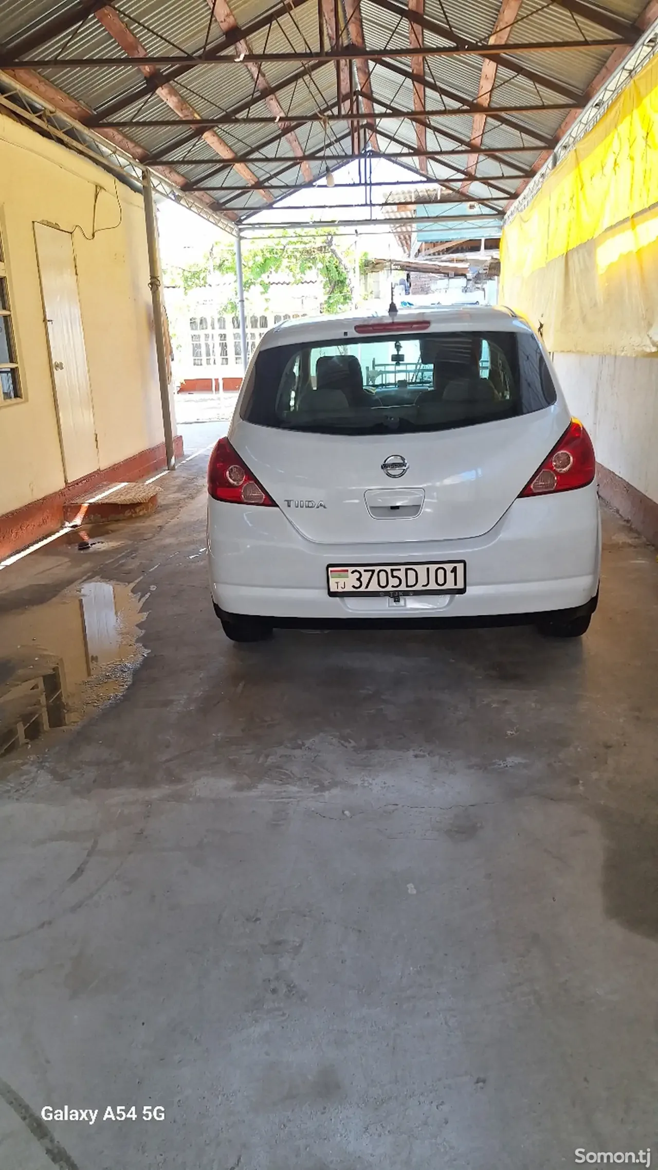 Nissan Tiida 2005 · 1.6 AT