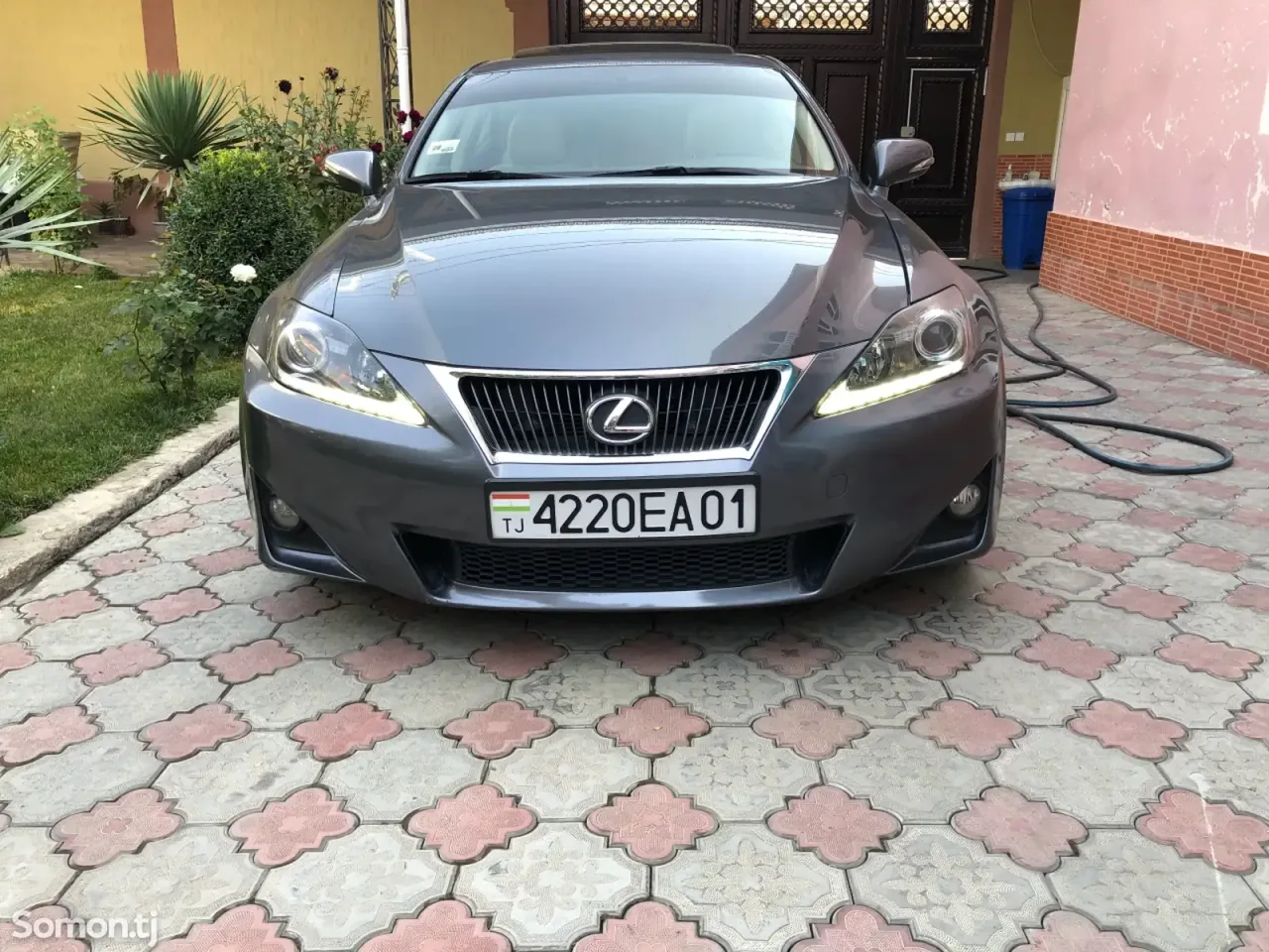Lexus IS series 2012 · 2.5 AT