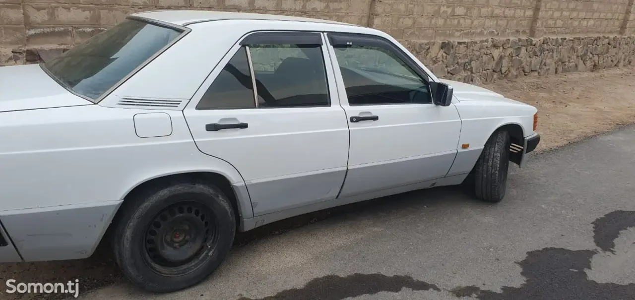 Mercedes-Benz W201 1993 · 2.0 MT