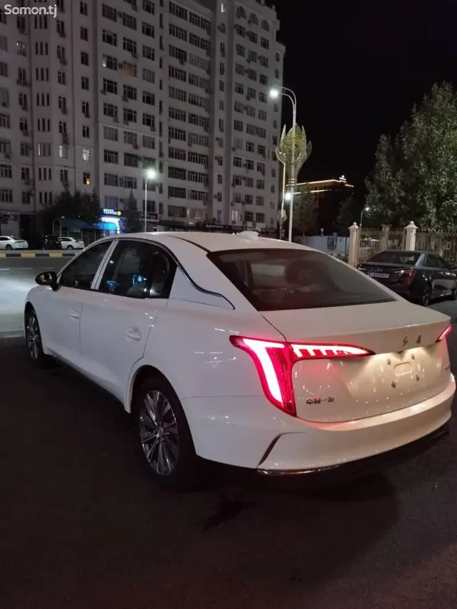 Hongqi E-QM5 2025 · AMT