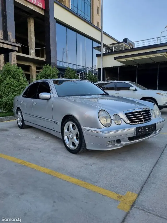 Mercedes-Benz E class 2001 · 3.2 AT