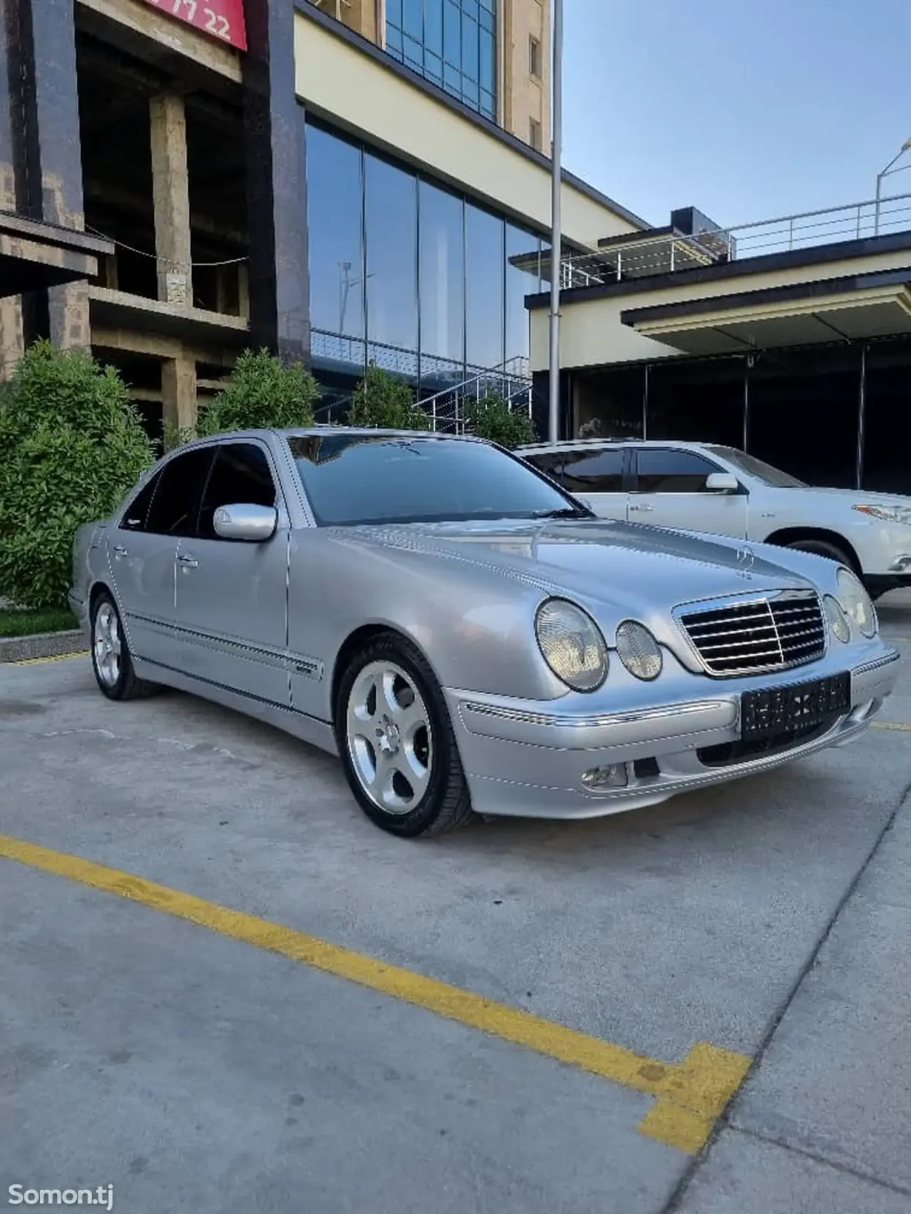 Mercedes-Benz E class 2001 · 3.2 AT
