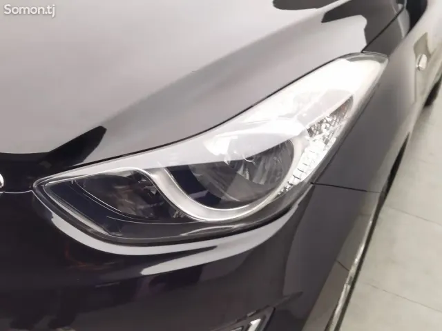 Hyundai Elantra 2015 · 1.6 MT