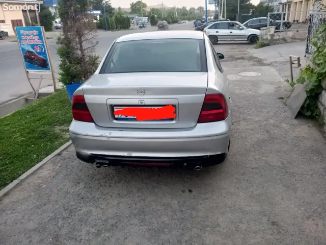 Opel Vectra B 1995 · 1.6 MT