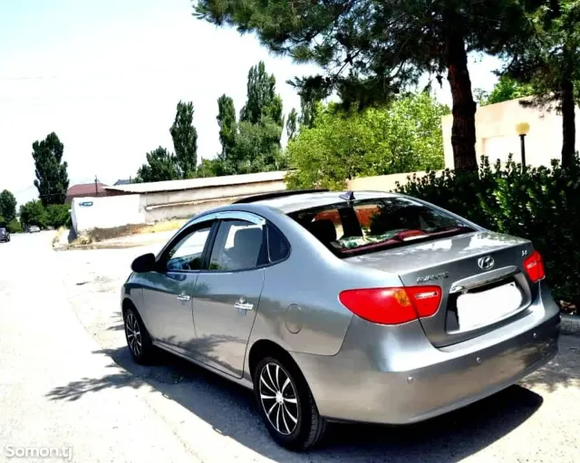 Hyundai Avante 2010 · 1.6 AT