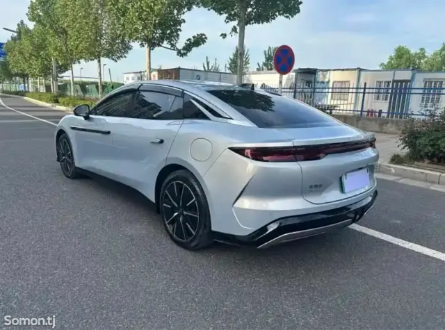 BYD Han 2026 · AT