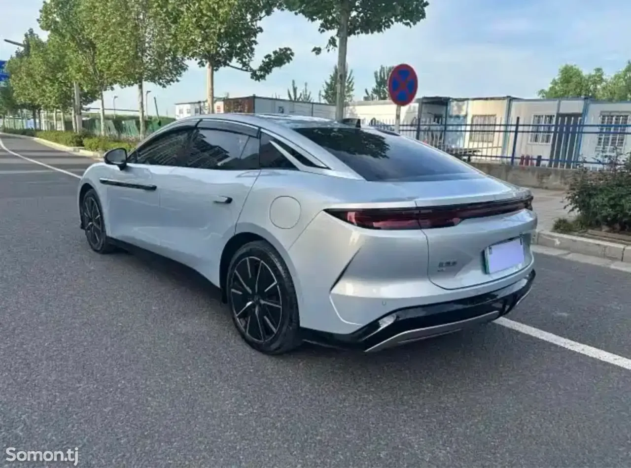 BYD Han 2026 · AT