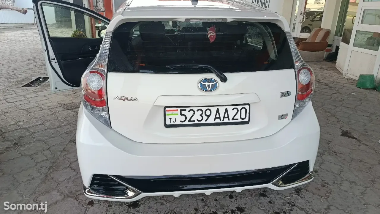 Toyota Aqua 2016 · 1.5 AT