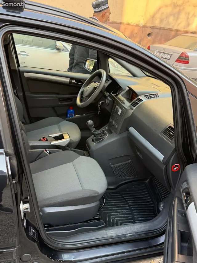 Opel Zafira 2007 · 1.8 MT