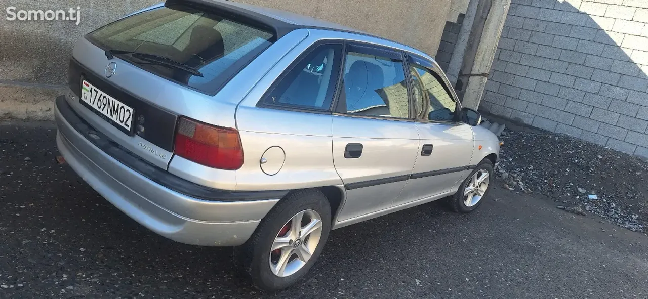 Opel Astra F 1997 · 1.6 MT