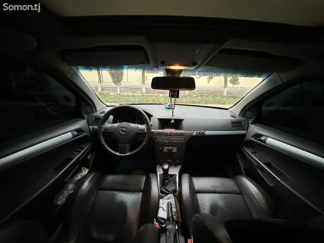 Opel Astra H 2008 · 1.9 MT