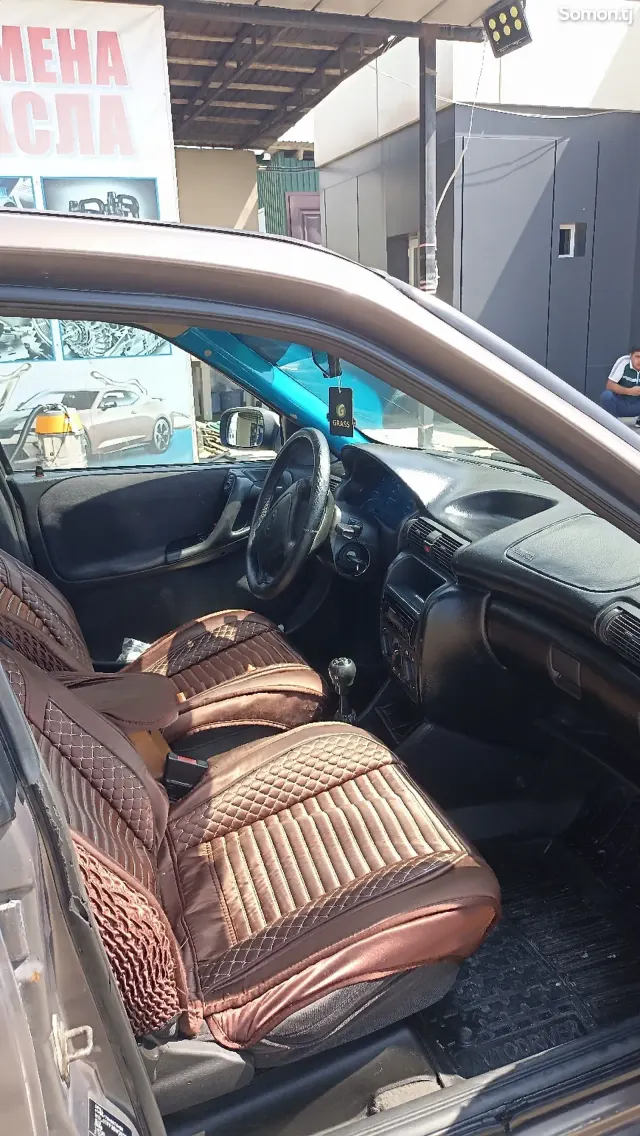 Opel Astra F 1998 · 1.6 MT