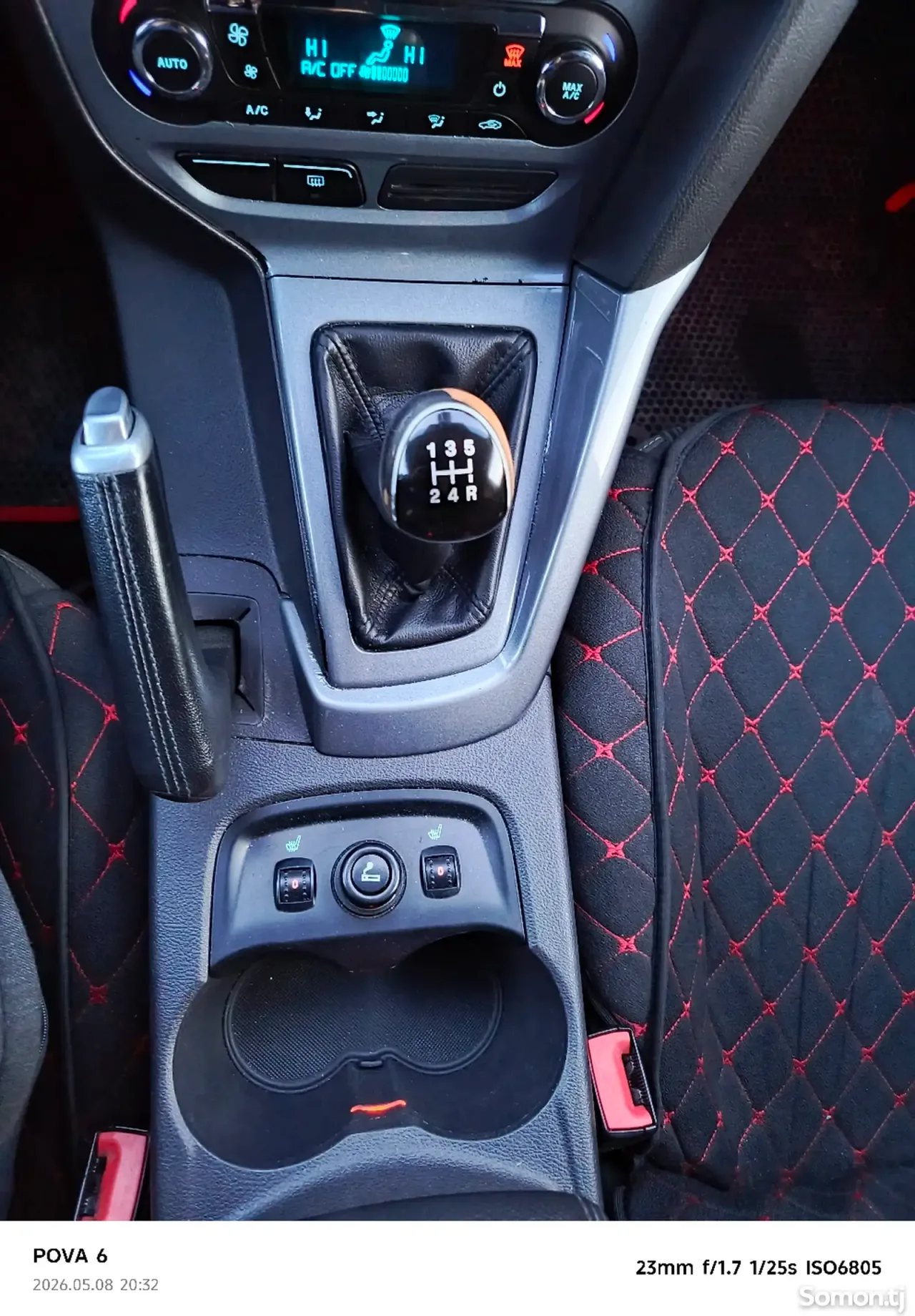 Ford Focus 2012 · 1.6 MT