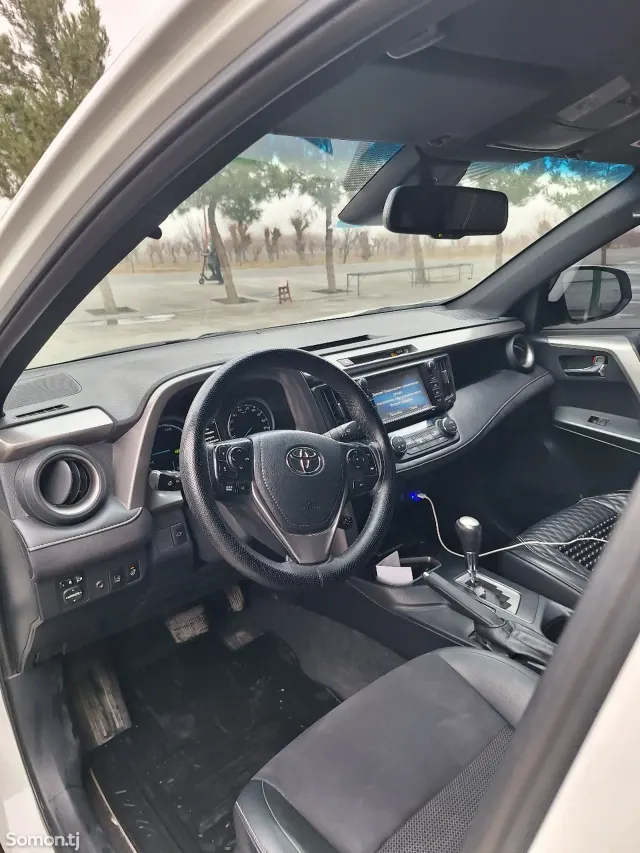 Toyota RAV 4 2018 · 2.5 AT