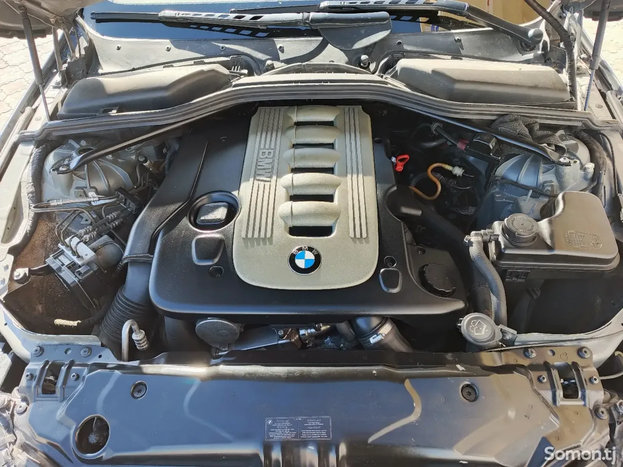 BMW M5 2004 · 2.5 AT