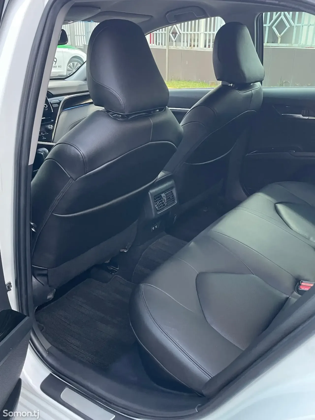 Toyota Camry 2019 · 2.5 AT