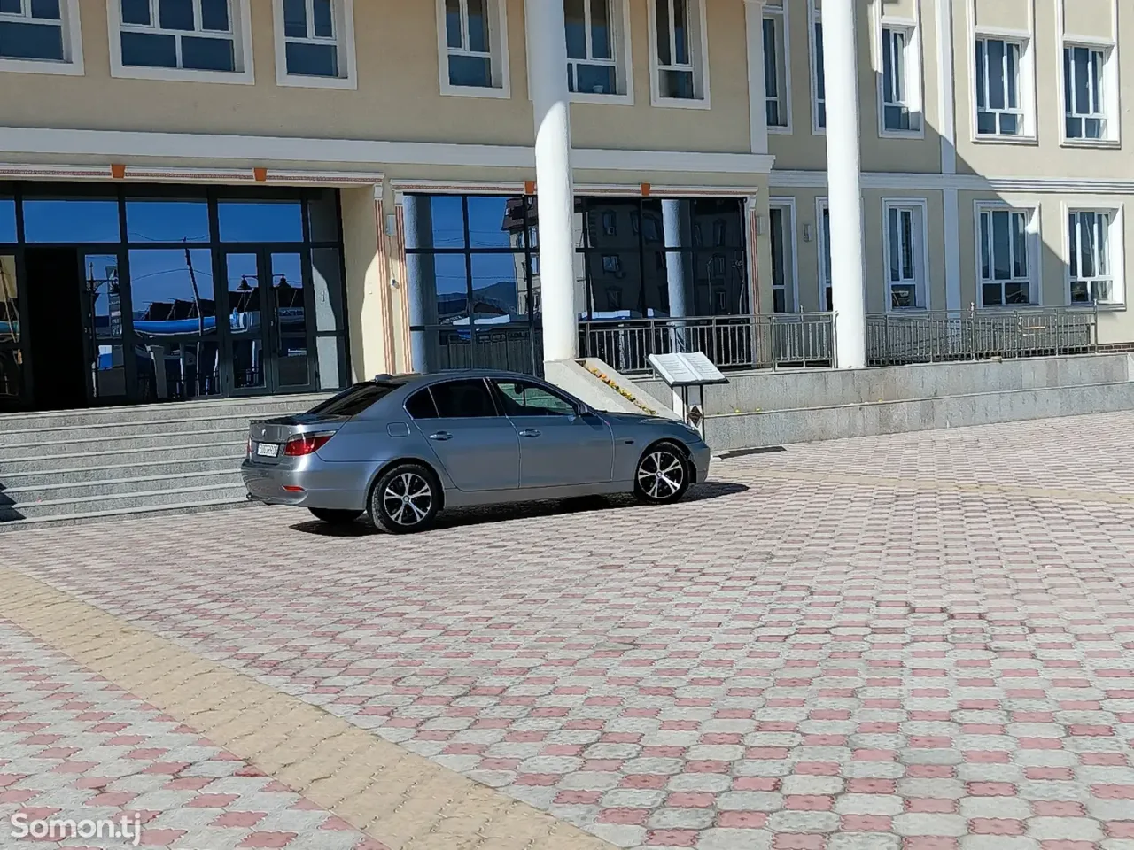 BMW M5 2004 · 2.5 AT