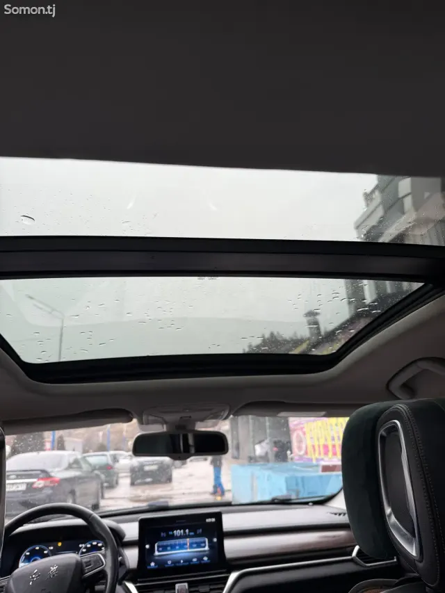Hongqi E-HS3 2019 · AT