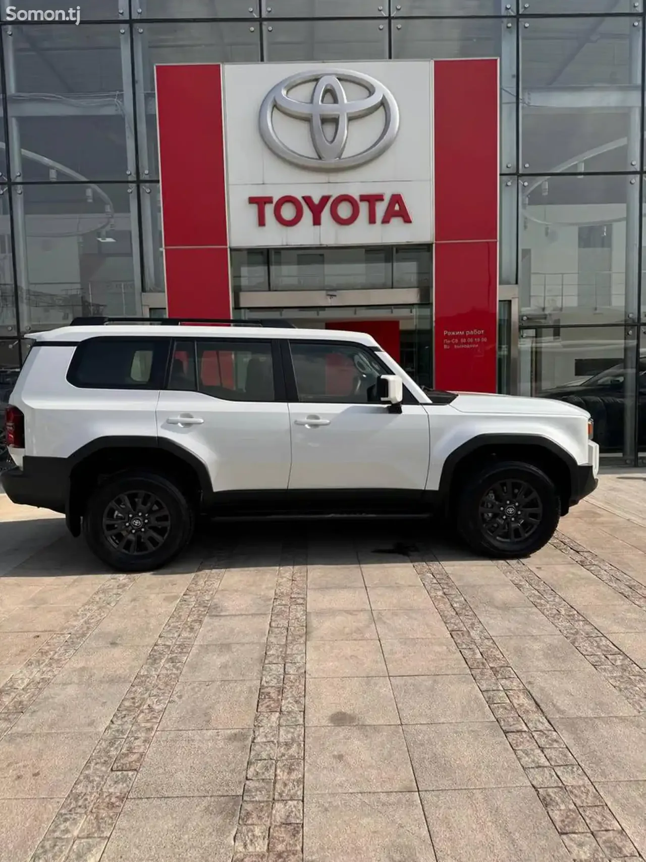 Toyota Land Cruiser Prado 2025 · 2.4 AT