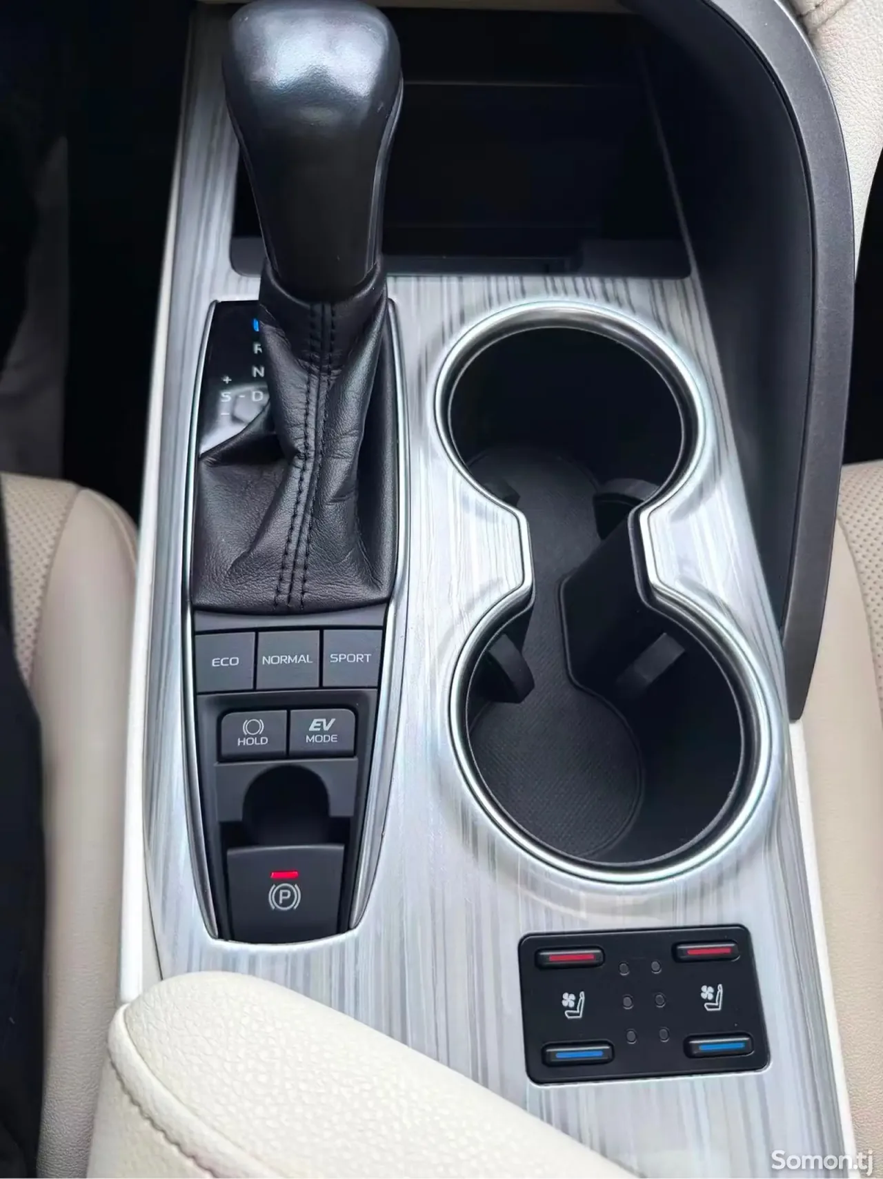Toyota Camry 2018 · 2.5 AT