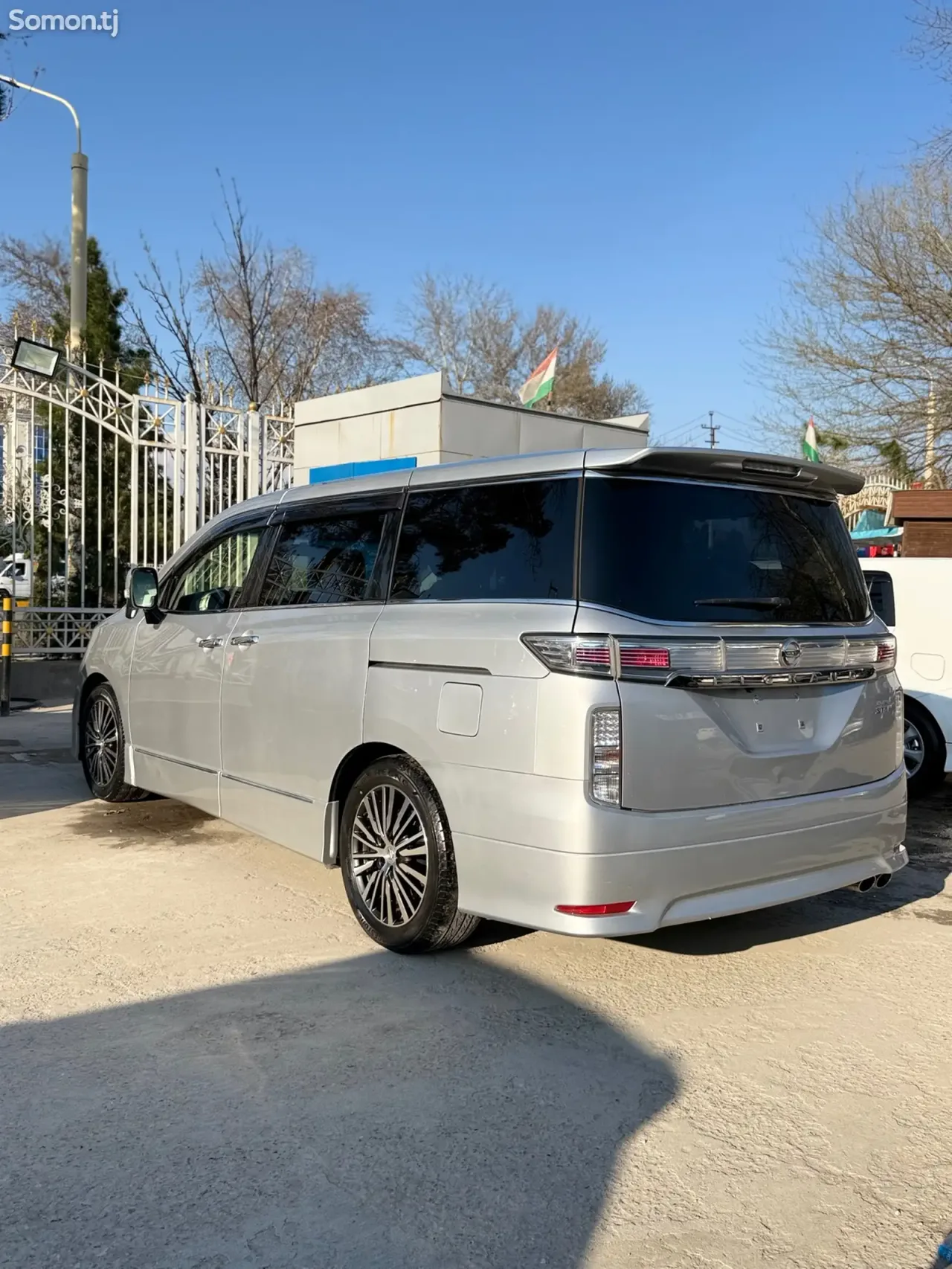 Nissan Elgrand 2014 · 2.5 AT