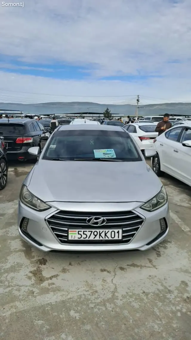 Hyundai Elantra 2016 · 2.0 AT