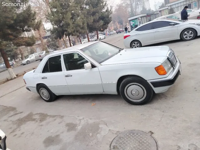 Mercedes-Benz W124 1991 · 2.0 MT